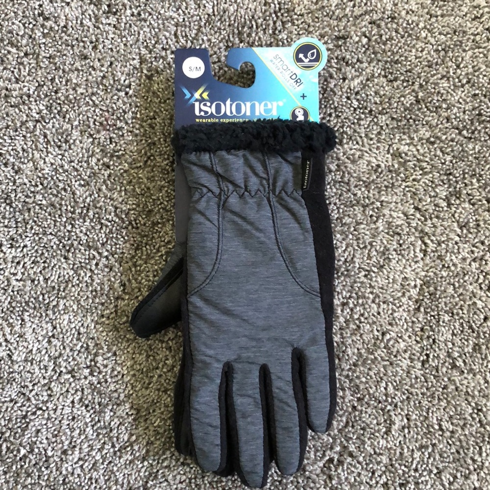 Isotoner SmartDri Gloves